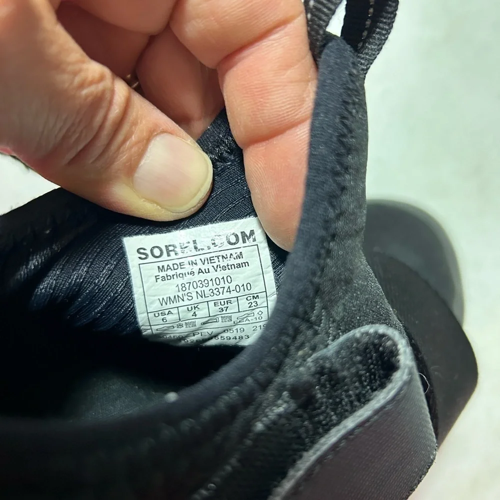 Sorel Women's Kinetic Sneak Black Scallop Soles Size 6